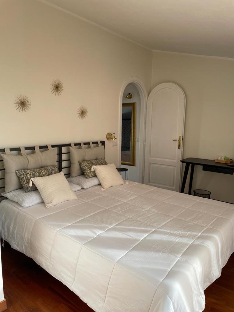 Excellent Rooms Paola'S Olbia Esterno foto