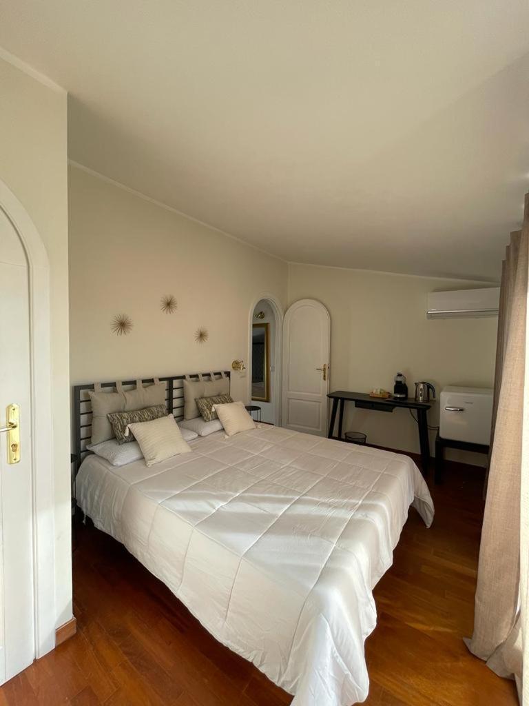 Excellent Rooms Paola'S Olbia Esterno foto